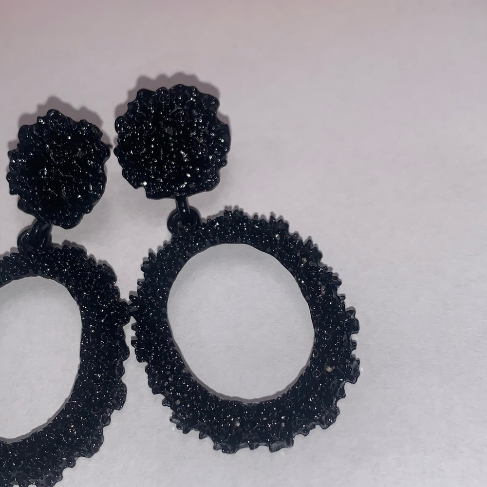 Black dangling studs - Picture 5 of 5